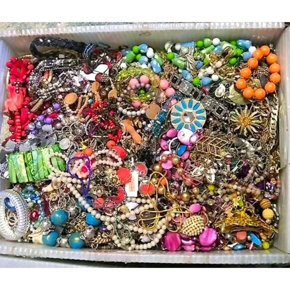 Huge 2.5 LB Vintage to Now Jewelry Lot- MYSTERY BOX Gold Silver Rhinestones - Picture 6 of 12
